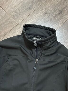 L.L. Bean Women’s Windstopper Black Lightweight Soft-Shell Jacket